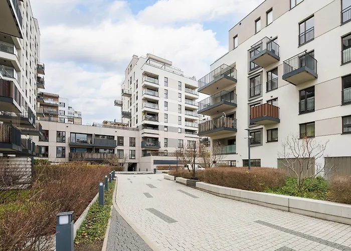 Tolkiena Charming By Bookinghost * Varsovie